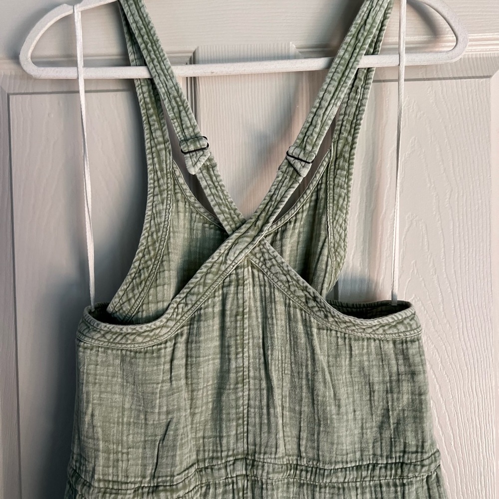 💰⬇️ CLOSET CLEAROUT Green Sleeveless Jumpsuit - Picture 4 of 6